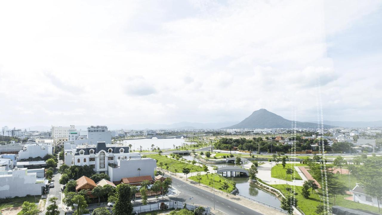 Phu Yen Everyday Hotel Туй Хоа Екстериор снимка